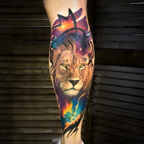 Tatouage Lion & Aquarelle Sur La Jambe