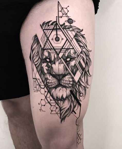 Tatouage Lion Géométrique Sur La Cuisse