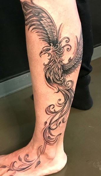 Tatouage Phœnix Avec Longue Queue Sur La Jambe