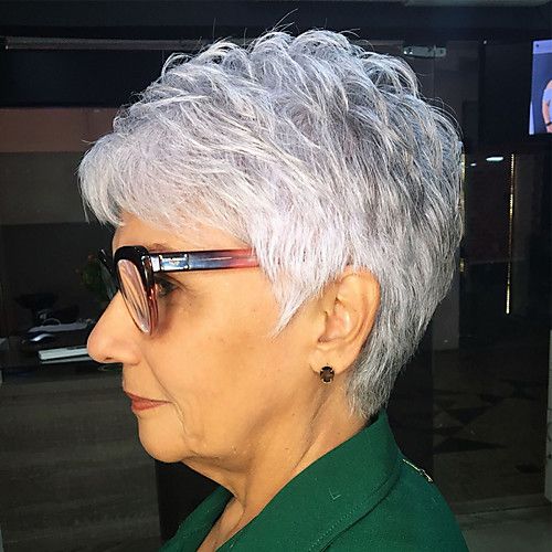 Coupe Pixie Sur Cheveux Blond Gris 