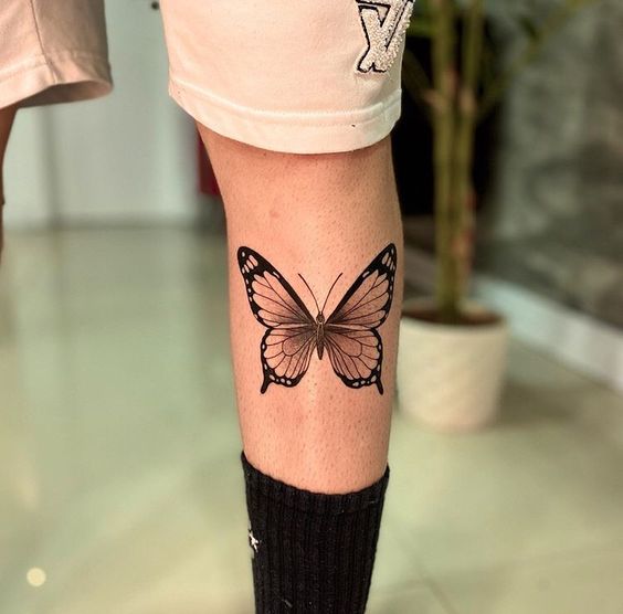 Tatouage Belle Dame Sur La Jambe