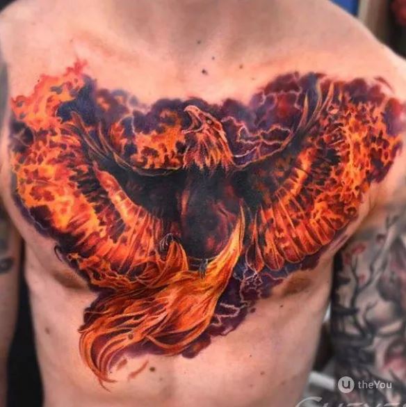 Tatouage Phœnix Enflammé Réaliste Sur Le Torse