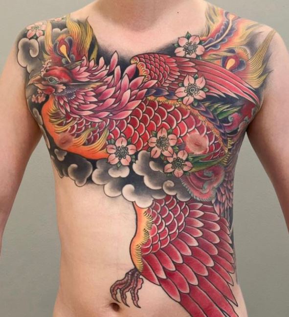 Tatouage Phœnix Japonais Avec Motifs Floraux Sur Le Torse