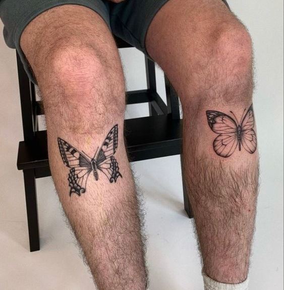 Tatouage De Deux Papillons Sur La Jambe 