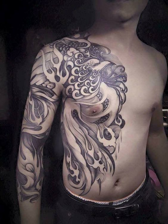 Tatouage Phœnix En Fumée Sur Le Torse