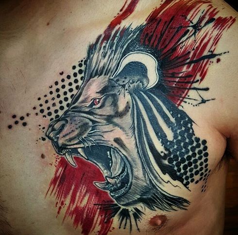 Tatouage Lion Avec Motifs Graphiques Colorés Sur Le Torse
