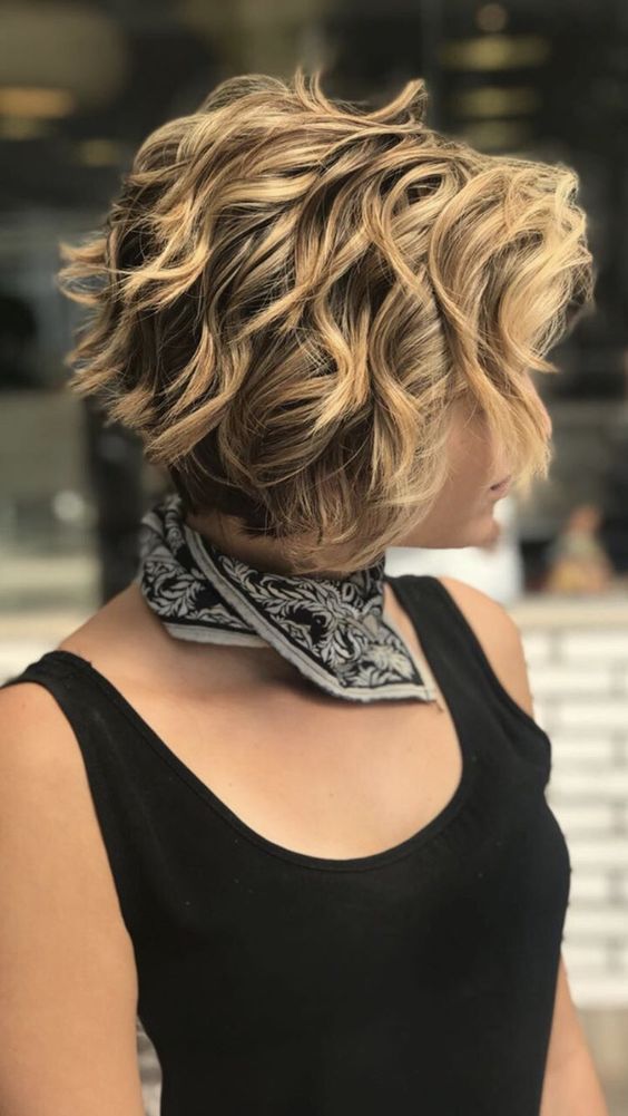 Carré Bob Sur Cheveux Avec Balayage Miel 