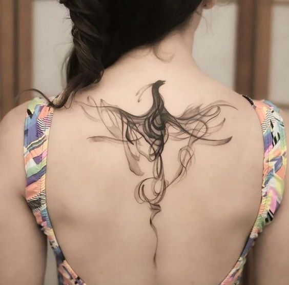 Tatouage Phœnix En Fumée Noire Sur Le Dos