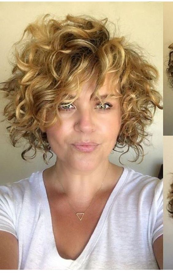 Carré Court ébouriffé Sur Cheveux Blond Miel 