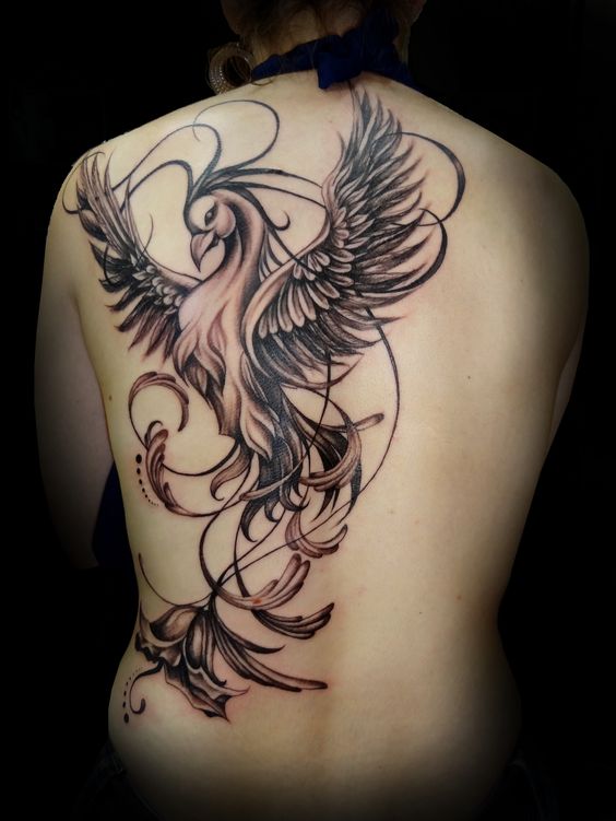 Tatouage Phœnix Réaliste Avec Lignes Fines Sur Le Dos