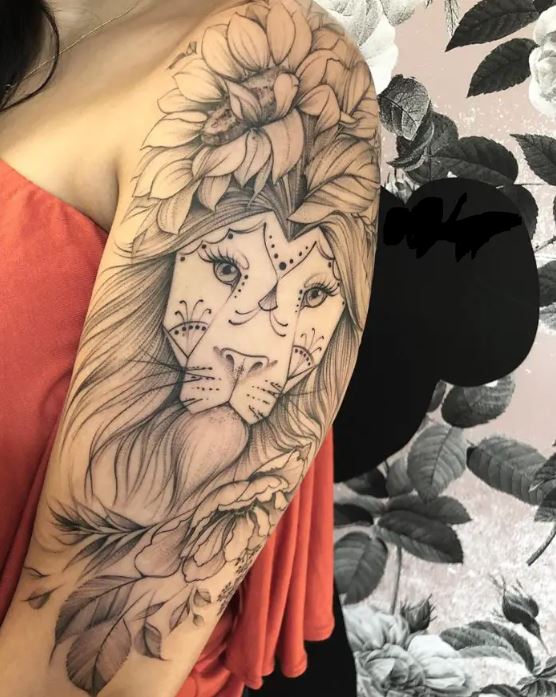 Tatouage Lion Ornemental Avec Pivoine Sur Le Bras
