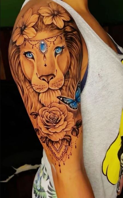Tatouage Lion Avec Fleurs Et Papillons Sur Le Bras