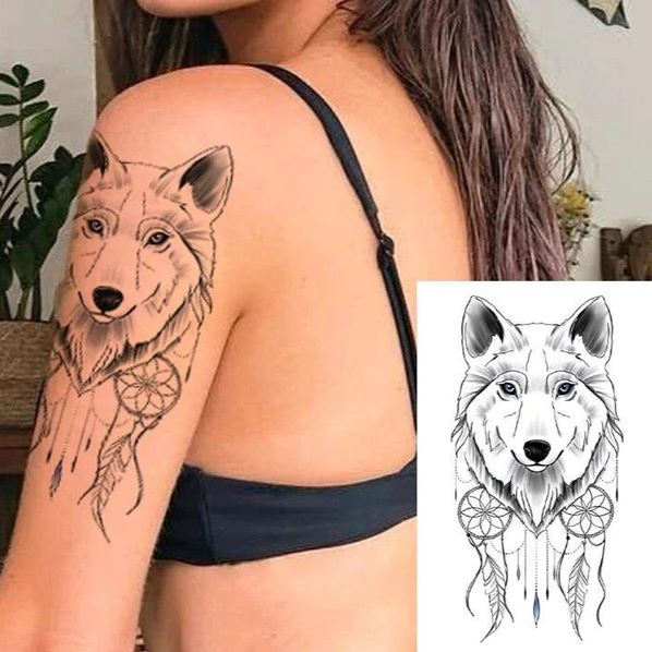 Tatouage Loup Et Attrape Rêves Sur L’épaule