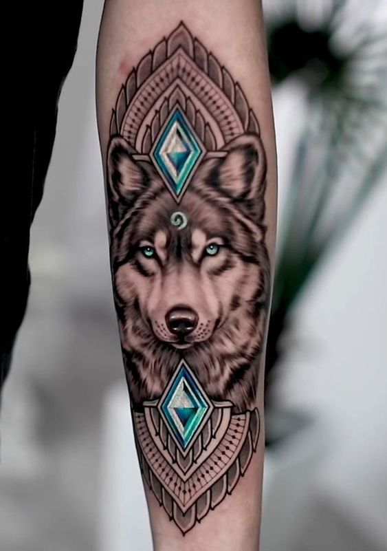 Tatouage Loup & Mandala Sur L’avant Bras
