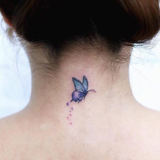 Tatouage Papillon Argus Bleu Sur La Nuque 