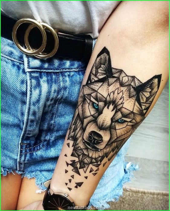 Tatouage Loup Géométrique Sur L’avant Bras
