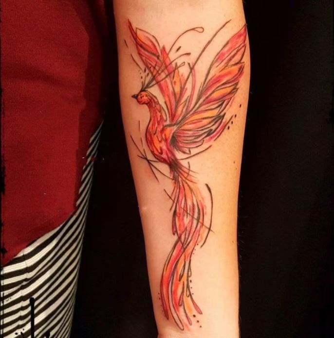 Tatouage Phœnix Couleur Orangée En Ligne Fine Sur L’avant Bras