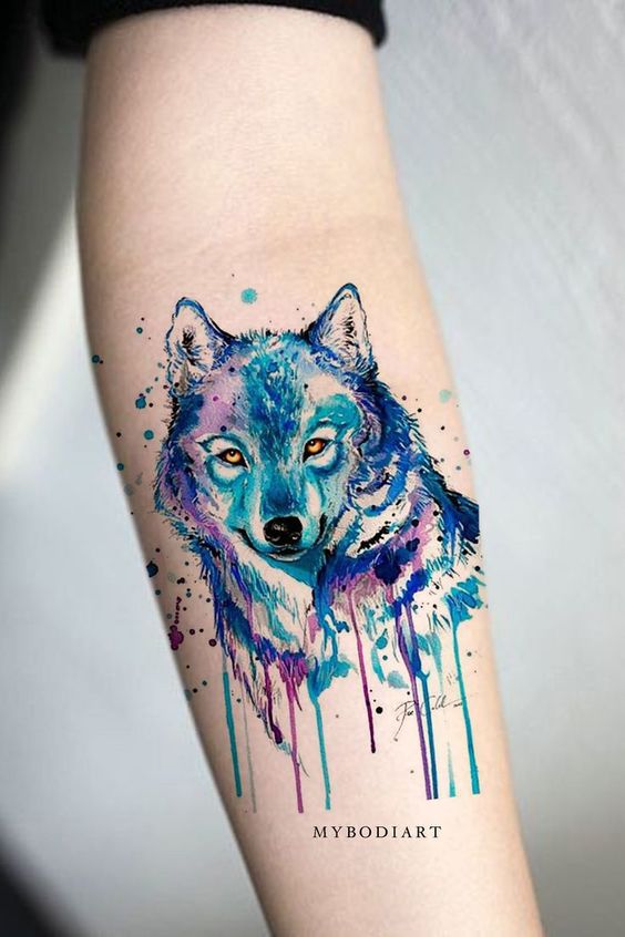Tatouage Loup & Tâches D’aquarelle Sur L’avant Bras