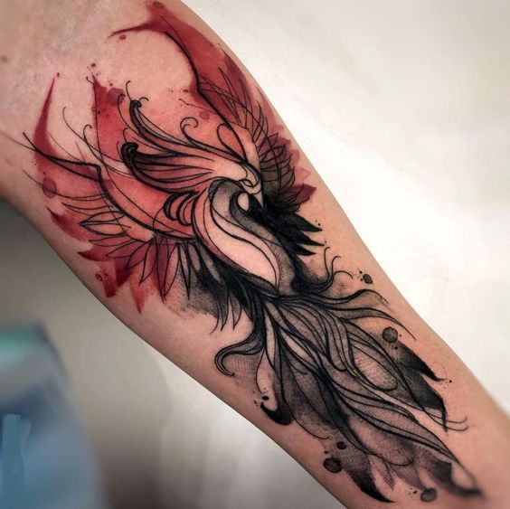 Tatouage Phœnix Avec Touche Aquarelle Noir Et Rouge Sur L’avant Bras
