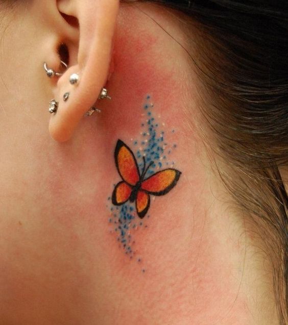 Tatouage Papillon Orange Minimaliste Derrière L’oreille 