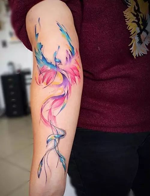 Tatouage Phœnix Aquarelle Multicolore Sur L’avant Bras