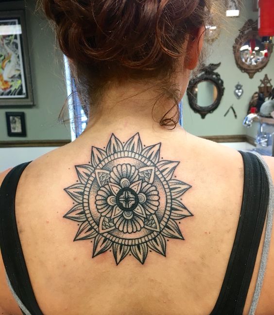 Tatouage Soleil Mandala