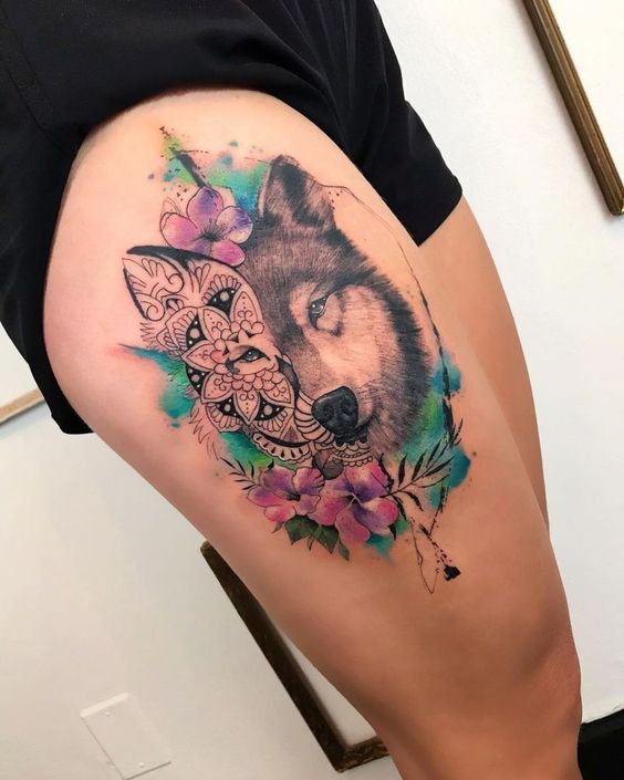 Tatouage Loup Demi Mandala Floral Sur La Cuisse
