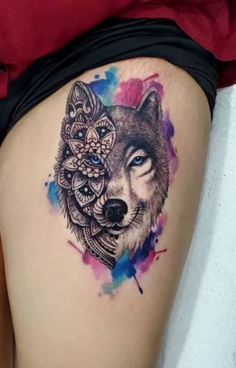 Tatouage Loup Demi Mandala Et Aquarelle Sur La Cuisse