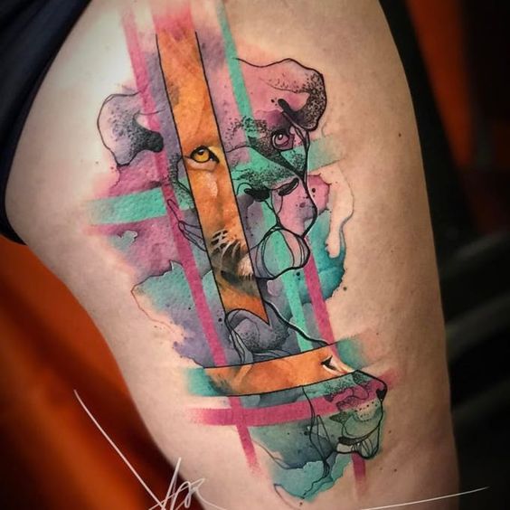 Tatouage Lionnes Aquarelles Sur La Cuisse