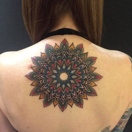 Tatouage Mandala Géométrique Coloré