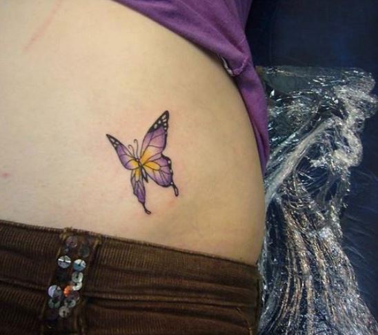  Tatouage Papillon Violet Et Jaune Sur Les Hanches 