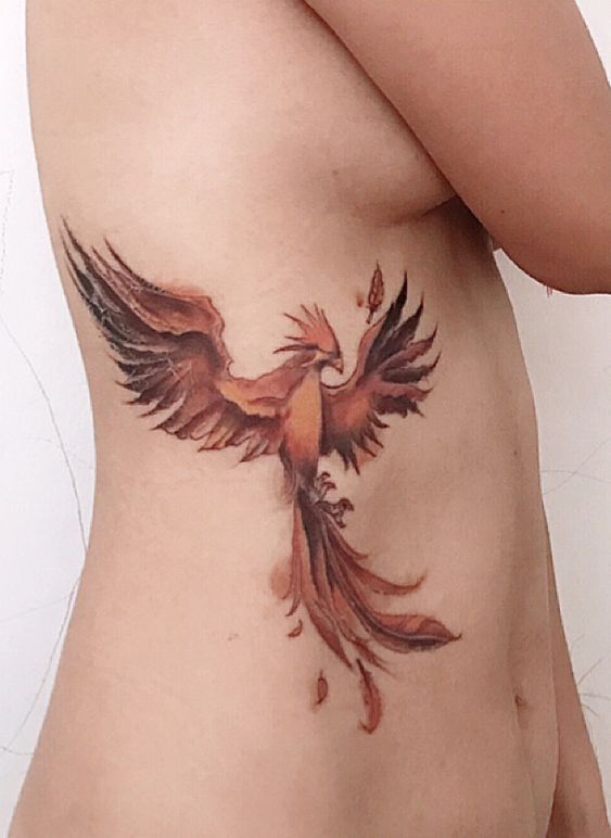 Tatouage Phœnix Marron Clair Sur Les Côtes