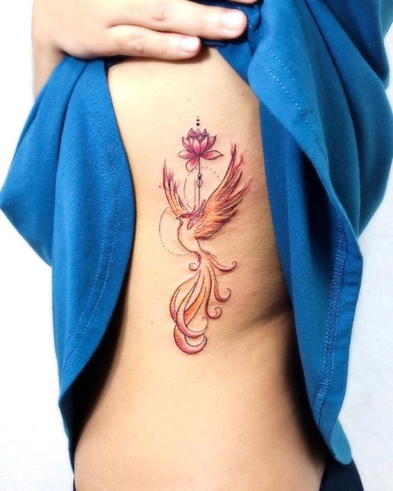 Tatouage Phœnix Avec Lotus Sur Les Côtes