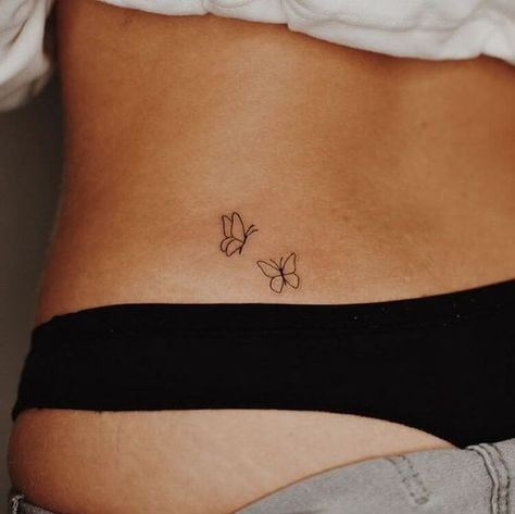 Tatouage Papillons Minimalistes Sur La Hanche