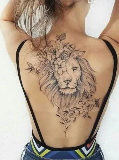 Tatouage Lion & Bouquet De Fleurs Sur Le Dos