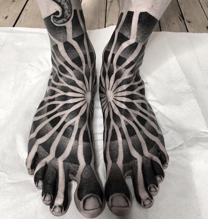 Tatouage Mandala Noir Et Gris