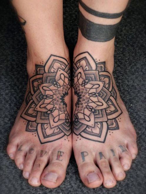 Tatouage Pied Mandala Floral Avec Mots Inspirants