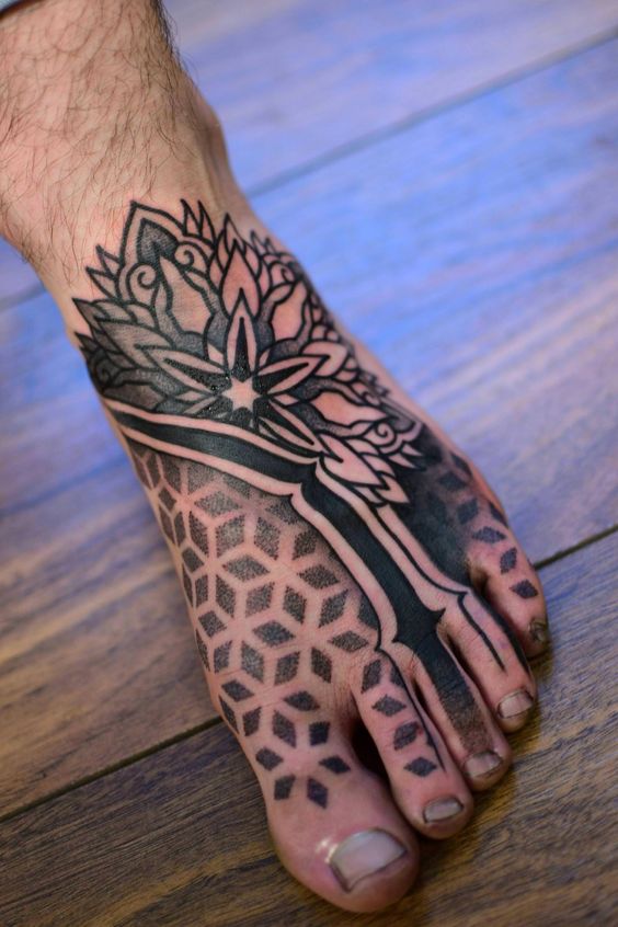 Tatouage Pied Mandala Géométrique