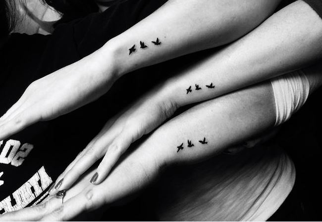 Tatouage Trois Oiseaux Discrets Sur L'avant Bras