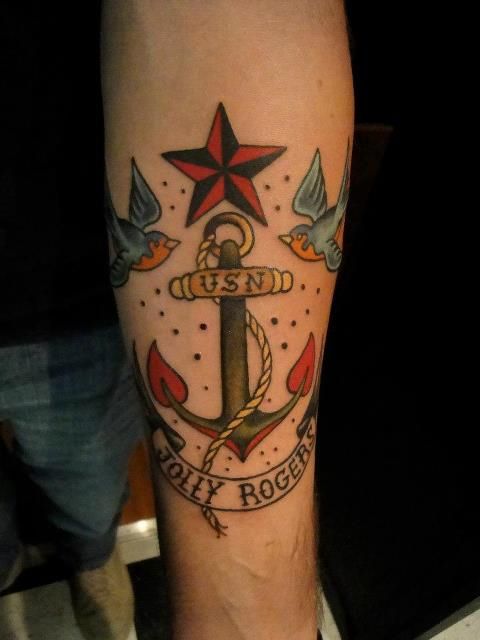 Tatouage étoile, Ancre Et Oiseaux Sur L'avant Bras