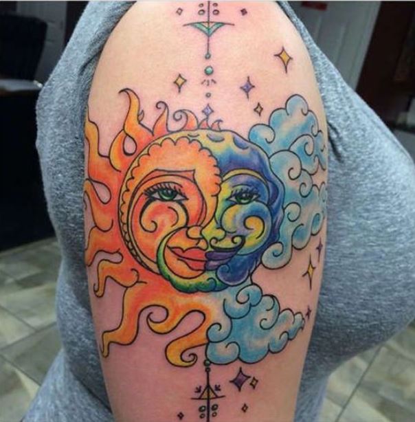 Tatouage Lune Et Soleil Graphique Sur Le Bras