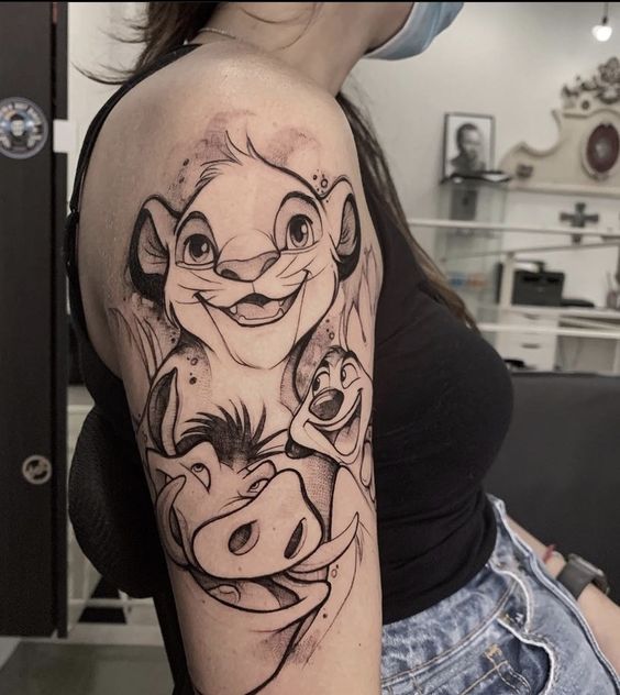 Tatouage Simba, Timon Et Pumba Sur Le Bras