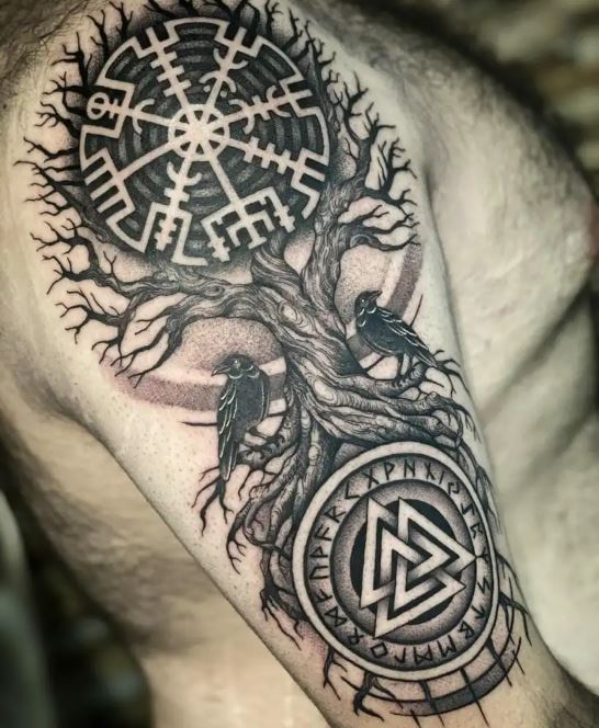 Tatouage Arbre De Vie Viking Avec Corbeaux Sur Le Bras