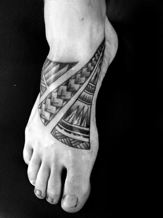 Tatouage Pied Tribal Tête De Lance