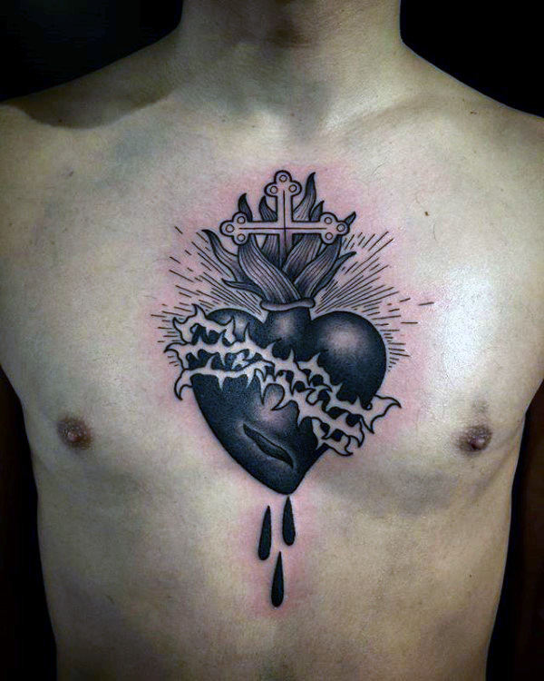 Tatouage Coeur, épines Et Croix Sur Le Torse