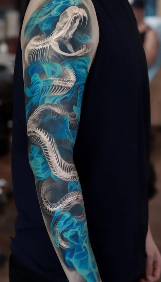 Tatouage Squelette De Serpent Sur Le Bras