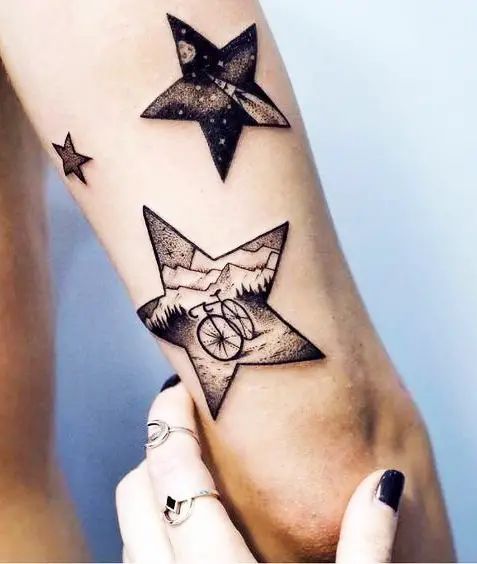 Tatouage Trois étoiles à Motif Sur Le Bras