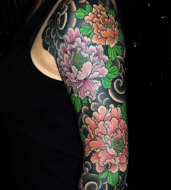 Tatouage Pivoine Japonaise Sur Le Bras