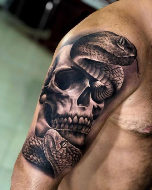 Tatouage Deux Serpents Et Crâne Sur Le Bras