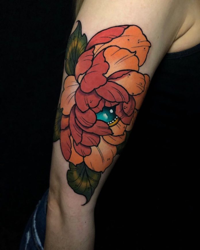 Tatouage Pivoine Orange Et Saphir Sur Le Bras